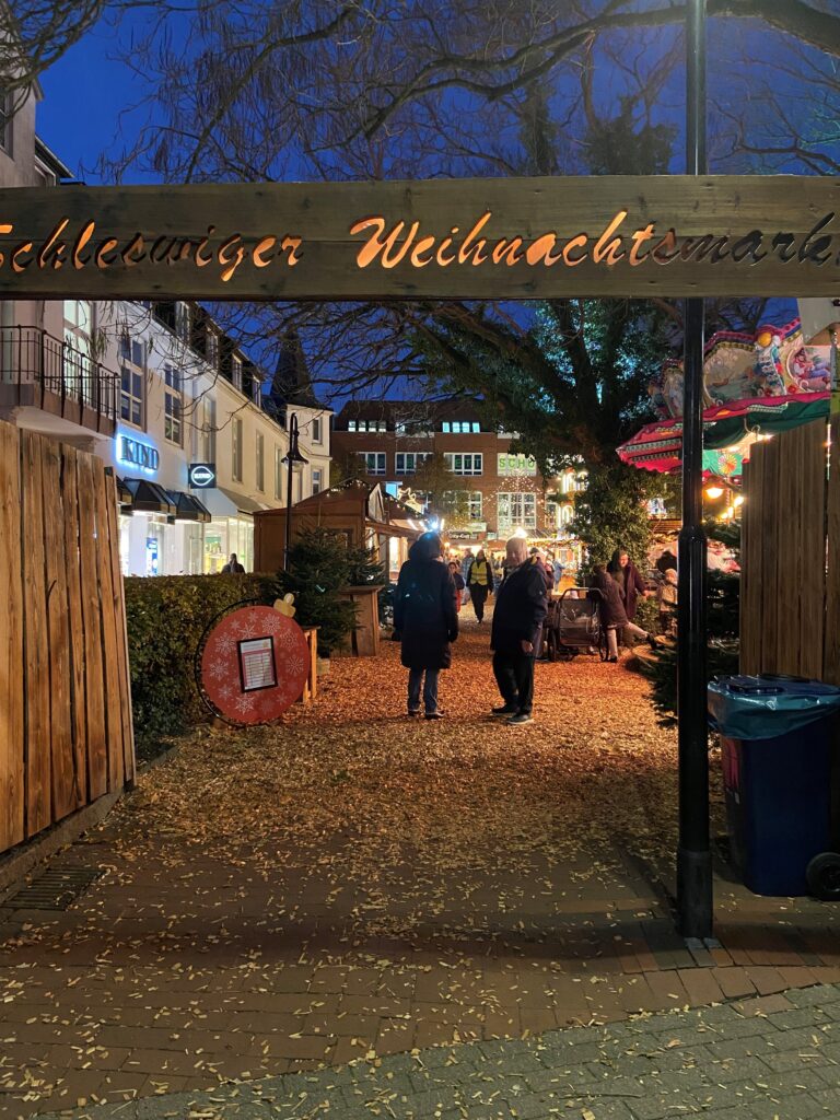 Punsch, Lichter, Wohlfühlmomente: Weihnachtsmarkt in Schleswig eröffnet